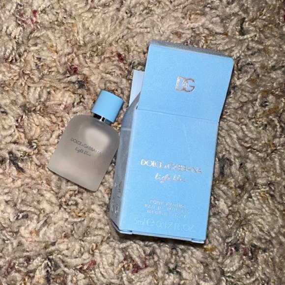 Dolce and Gabbana mini beauty 🩵🤍 men’s - Picture 1 of 3